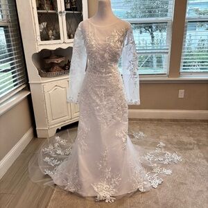 NEW Elegant White Wedding Dress with Appliques NWT Size L/14